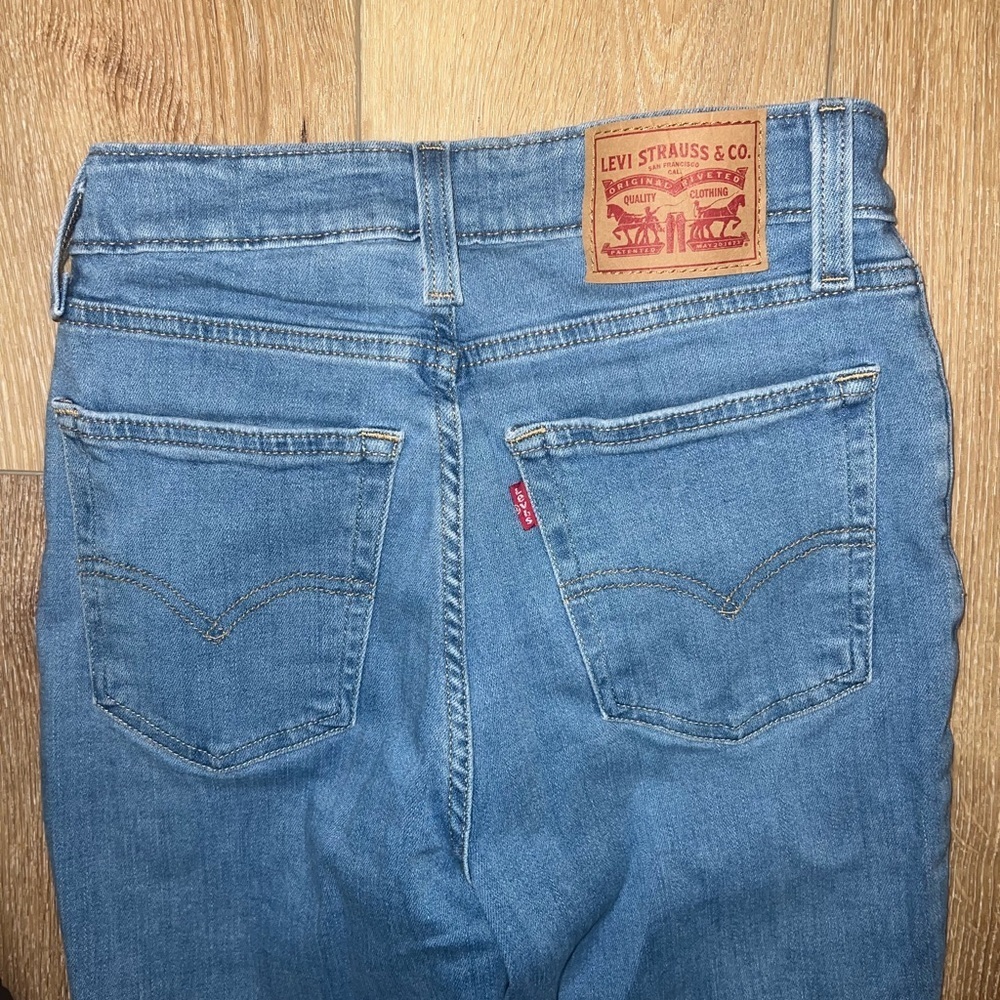 Women’s Levi’s 726 High Rise Flare Light Blue Distressed Jeans Size 26 - Picture 11 of 14